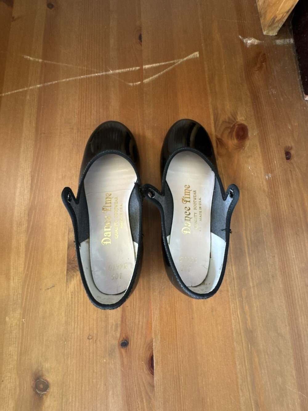 Dance Time Quality Footwear Black Patent Leather Tap Shoes Youth Size 10.5